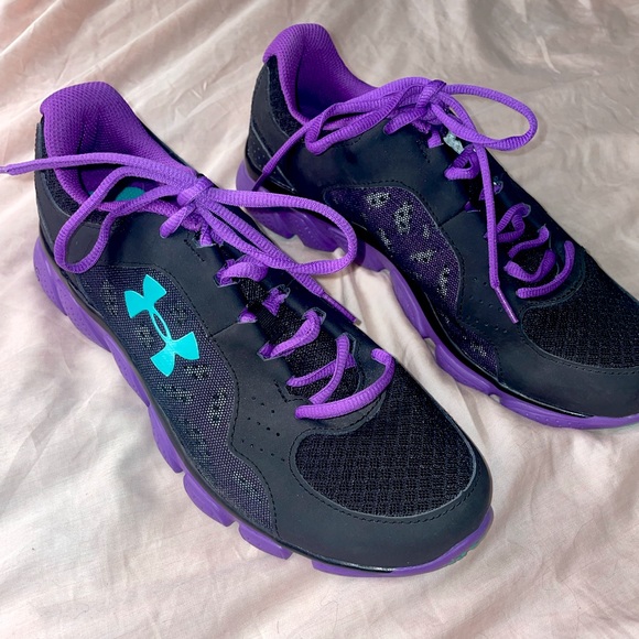 Under Armour Sneakers - Picture 1 of 3